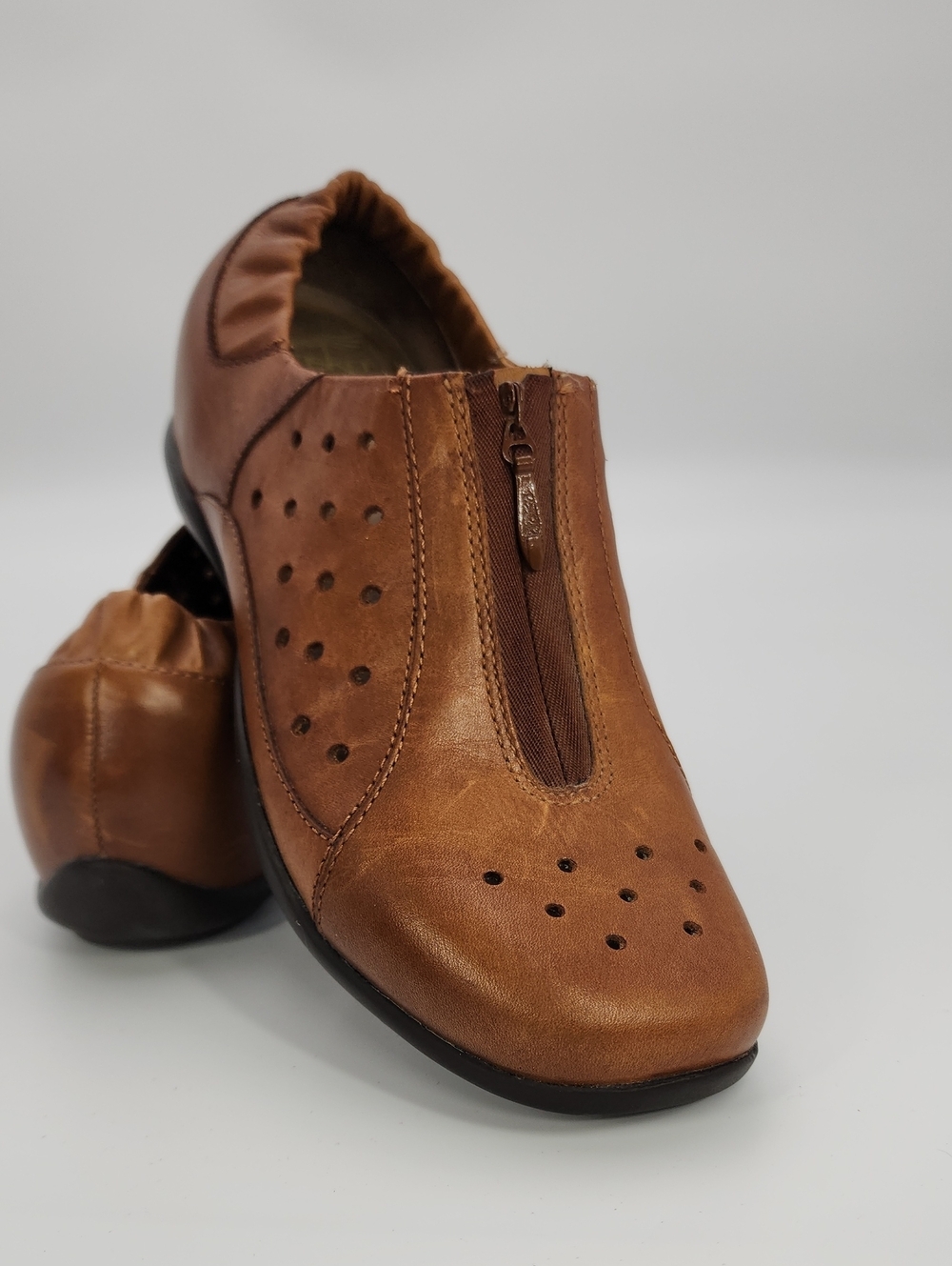 Dansko Camille women's flat brown leather with a front zip perforated shoe 38 - Picture 6 of 13